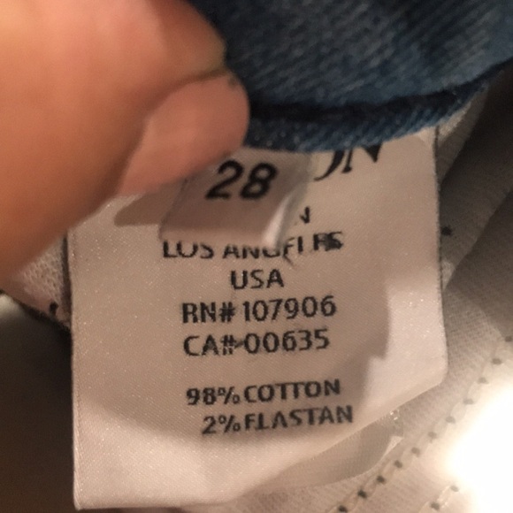 Hudson jeans light blue size 28Good cut on the flair side - Picture 7 of 9